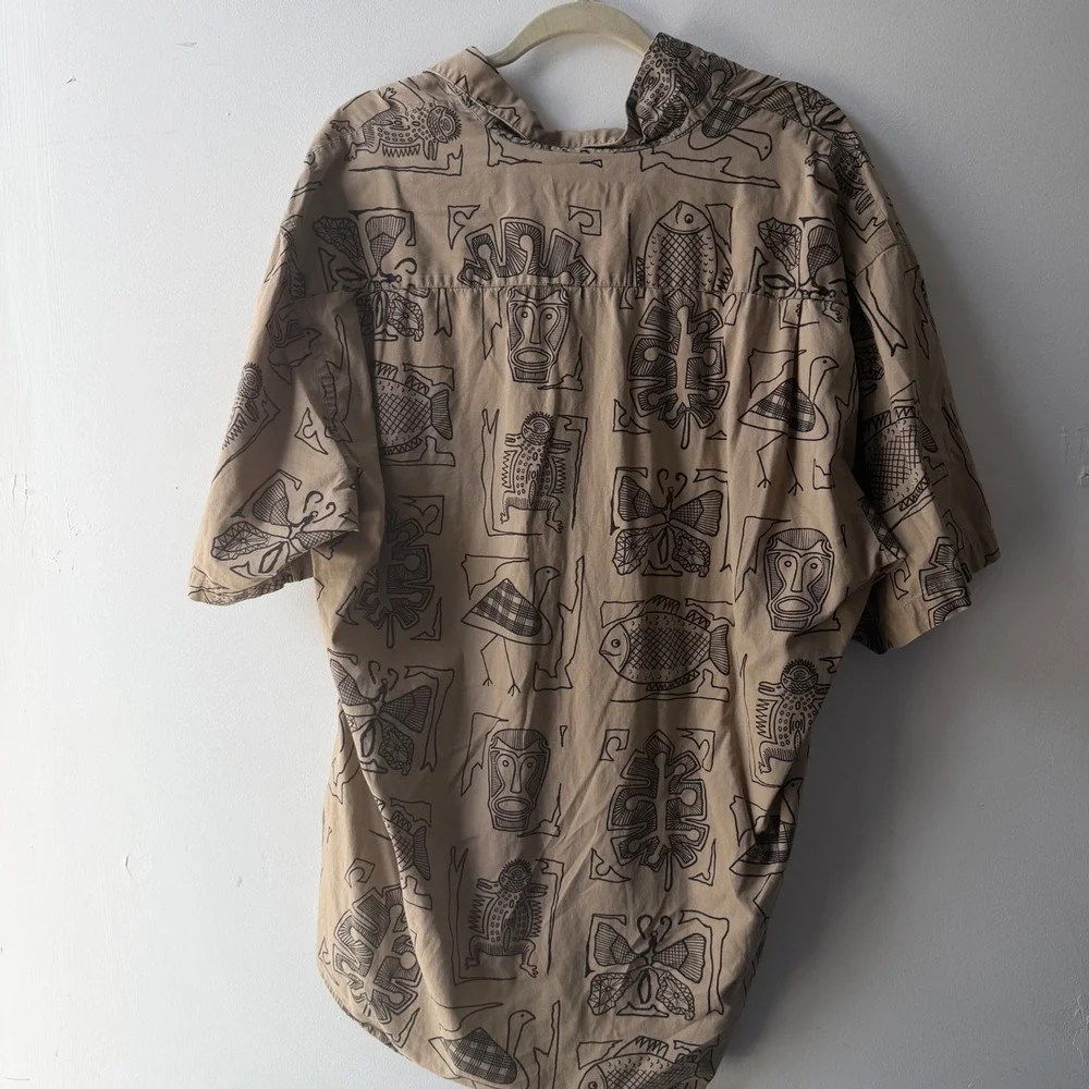 Banana Republic Vintage Mens XL Tribal Animal Print Short Sleeve Button Down Tan